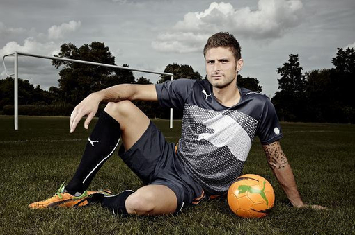 足球中超争冠球队连续丢分，冠军悬念陡增（中超争冠队频频丢分，冠军悬念升级）