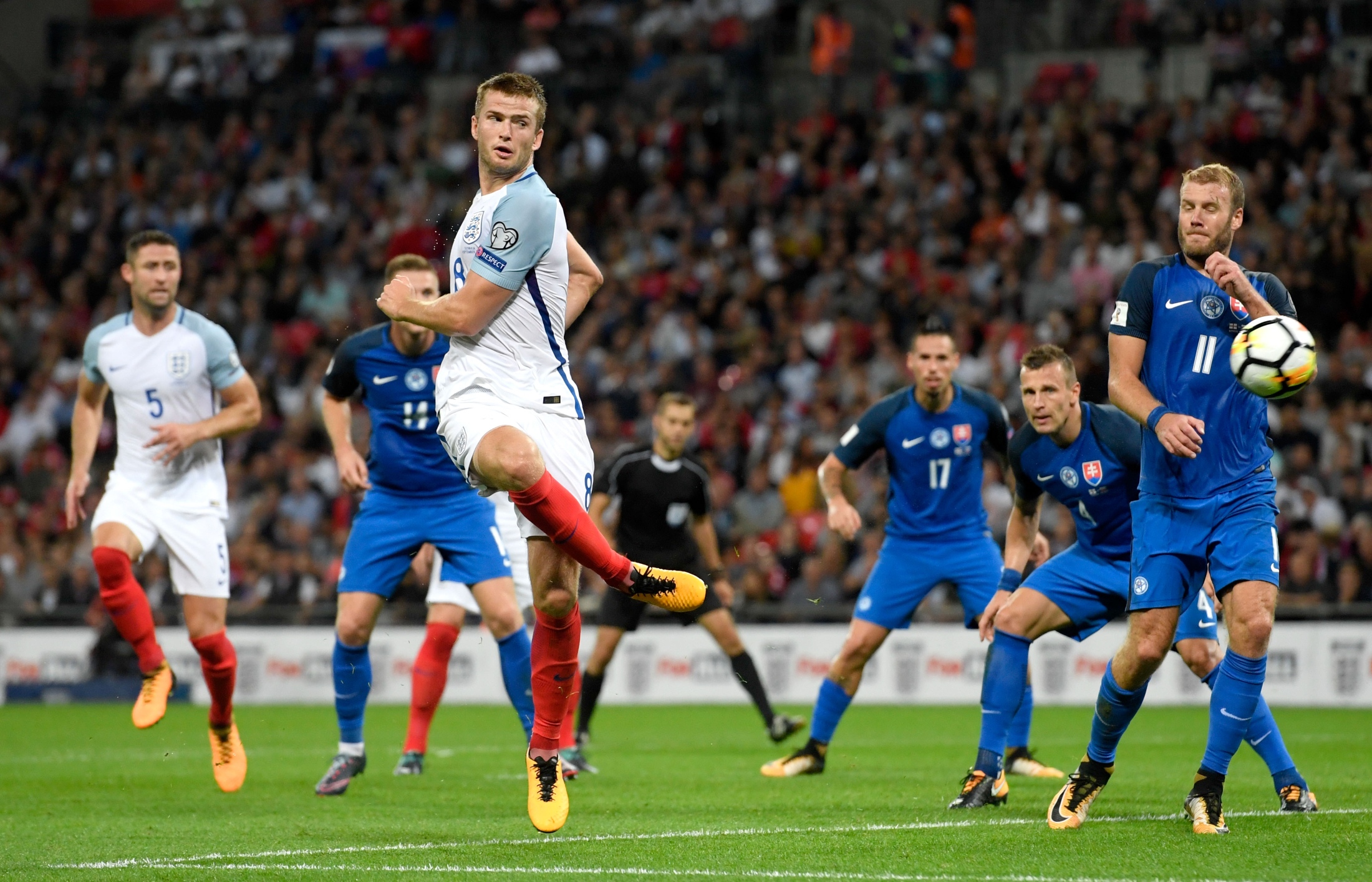 卫报：澳超削减分红+工资帽引发不满，球员工会准备罢赛抗议（卫报：澳超下调分红并收紧工资帽引发风波，球员工会酝酿罢赛行动）