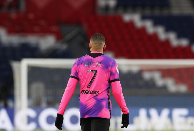 每体记者：弗里克计划让球员训练至周三，之后给他们放三天假（每体：弗里克将训练安排至周三，随后给球员放三天假）