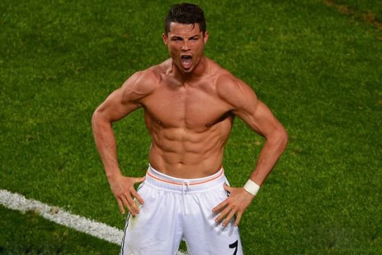 曼城斯特林末节进球助球队获胜（斯特林末段建功，助曼城取胜）