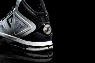 2025年度德甲积分榜：拜仁34场仅1负遥遥领先，勒沃库森第二（2025德甲榜单：拜仁34轮仅负一场高居榜首，勒沃库森位列第二）