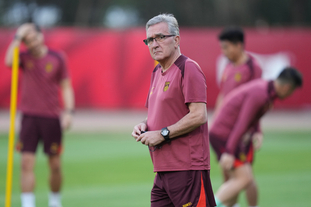 埃孔：尼日利亚足协结清欠款，全队团结一心备战比赛（埃孔：尼日利亚足协已结清欠薪，球队同心备战）