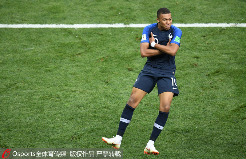 西甲半场：伦布雷拉斯闪击，亚马尔破门，巴萨2-1阿拉维斯