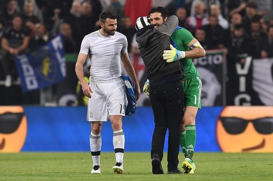 半场：拜仁2-0海登海姆，斯塔尼希奇、奥利塞破门（半场战报：拜仁2-0领先海登海姆，斯塔尼希奇与奥利塞建功）