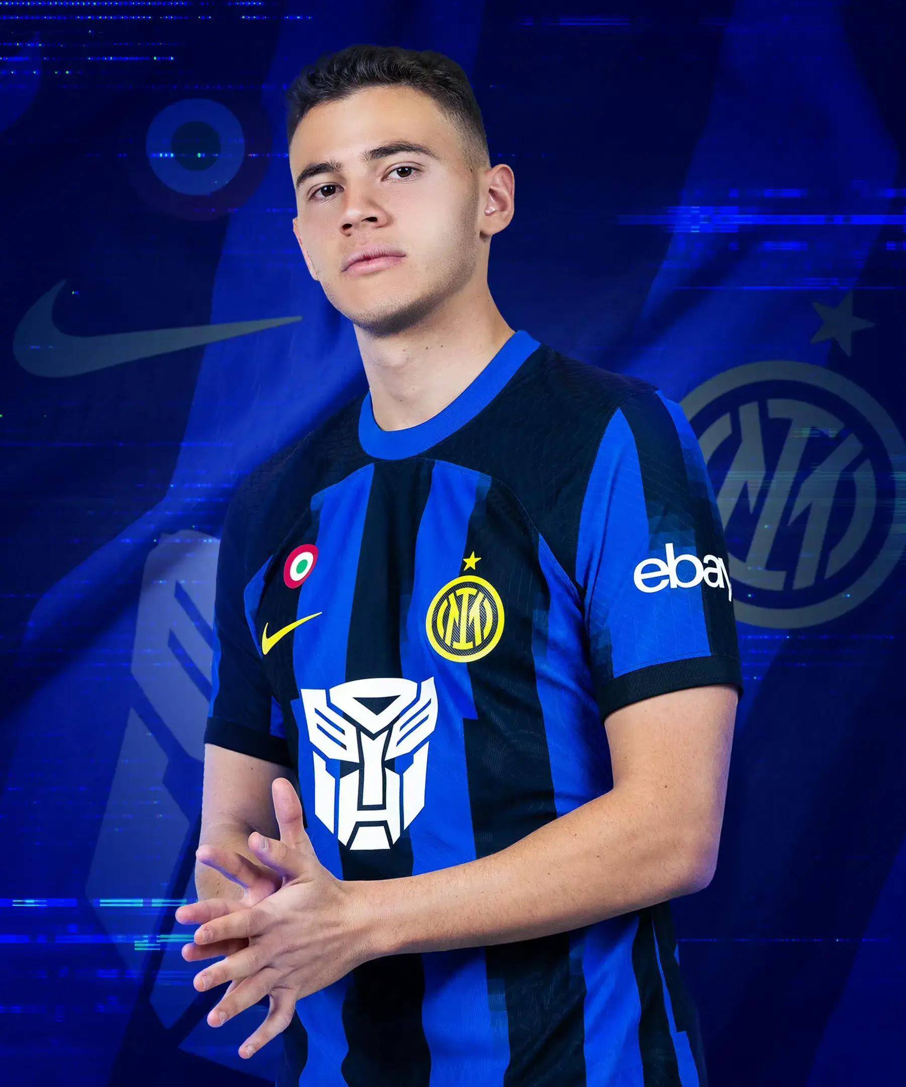 德尚在克莱枫丹问候球员：为卡马庆生、与坎特重逢（德尚抵达克莱枫丹慰问队员：为卡马庆生，重逢坎特）