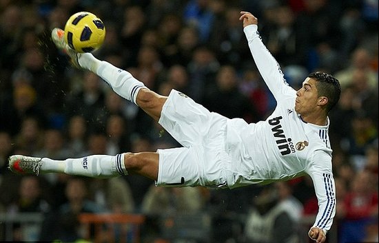 齐沃：利物浦能为重要比赛调整状态；萨拉赫？他是世界级球员（齐沃：利物浦能在关键战前调整到位，萨拉赫是世界级球员）