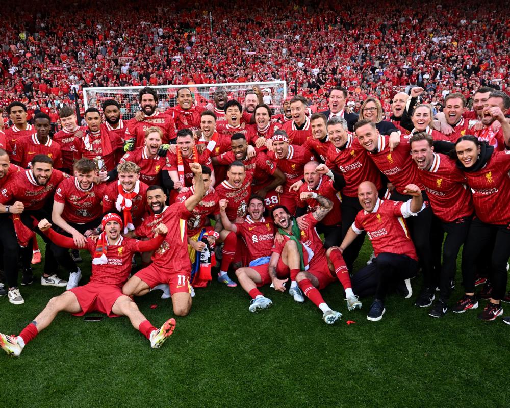 记者：上海申花5名外援以及谢鹏飞和戴伟浚随队出征亚冠客场（记者：申花五外援携谢鹏飞、戴伟浚随队奔赴亚冠客场）