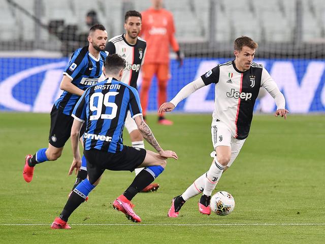 恩德里克被罚下时，维尼修斯：你再多掏牌，把所有人都罚下（恩德里克染红之时，维尼修斯怒斥裁判：你继续掏牌，把所有人都罚下）