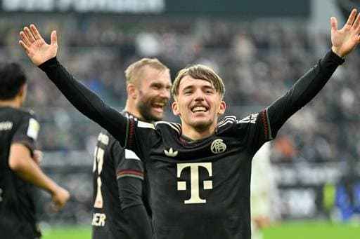 足球国足专机启程，目标三连胜（国足包机起航，剑指三连胜）